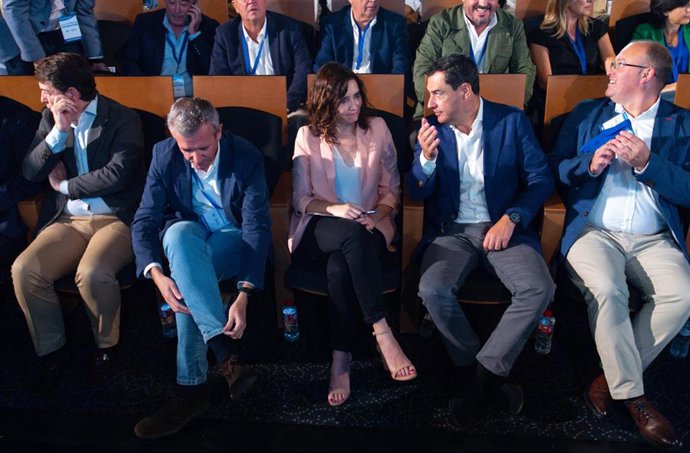 Archivo - La presidenta de la Comunidad de Madrid, Isabel Díaz Ayuso (c), durante la celebración de XXV la Unión Interparlamentaria Popular en el Hotel Beatriz, a 17 de septiembre de 2022, en Toledo, Castilla La Mancha, (España). La líder del PP madrile