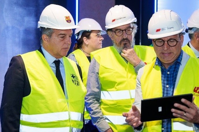 Joan Laporta y Jaume Roures visitan las obras del nuevo Museo temporal del Bara