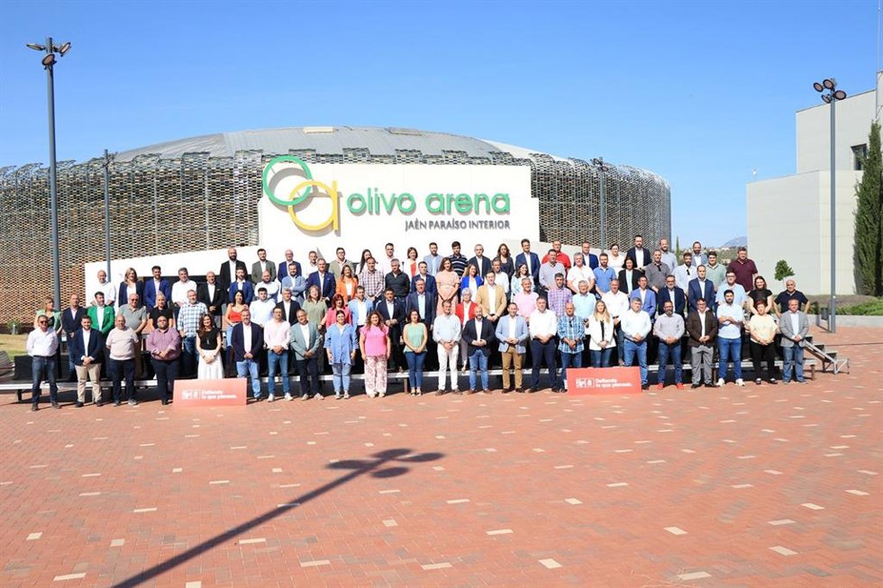 Foto de familia de los 97 candidatos del PSOE en la provincia de Jaén