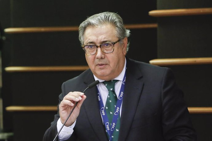 Archivo - El eurodiputado del PP Juan Ignacio Zoido, durante su intervención este jueves en el Pleno del Parlamento Europeo.
