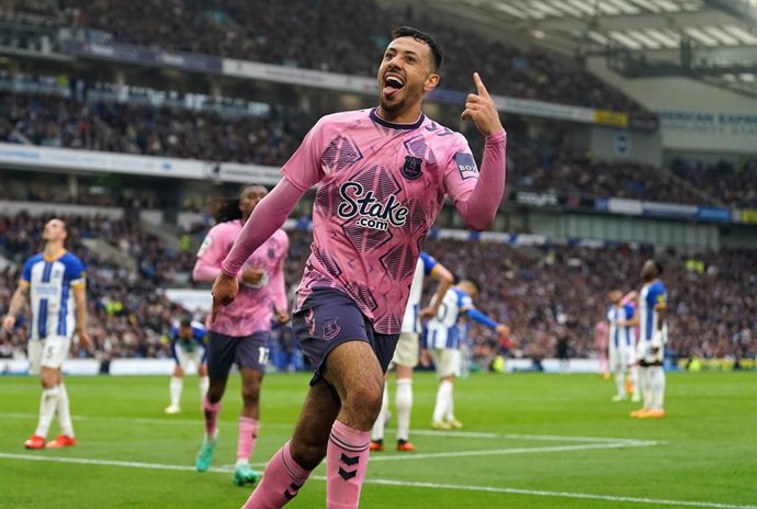 08 May 2023, United Kingdom, Brighton: Everton's Dwight McNeil celebrates his side's third goal during the English Premier League soccer match between Brighton and Hove Albion and Everton at The AMEX. Photo: Adam Davy/PA Wire/dpa
