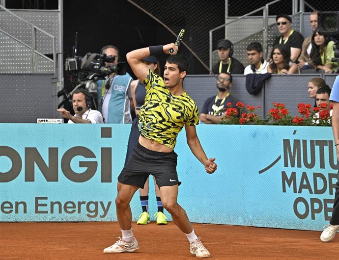 Carlos Alcaraz durante la final del Mutua Madrid Open que juega contra Jan-Lennard Struff en la Caja Mágica