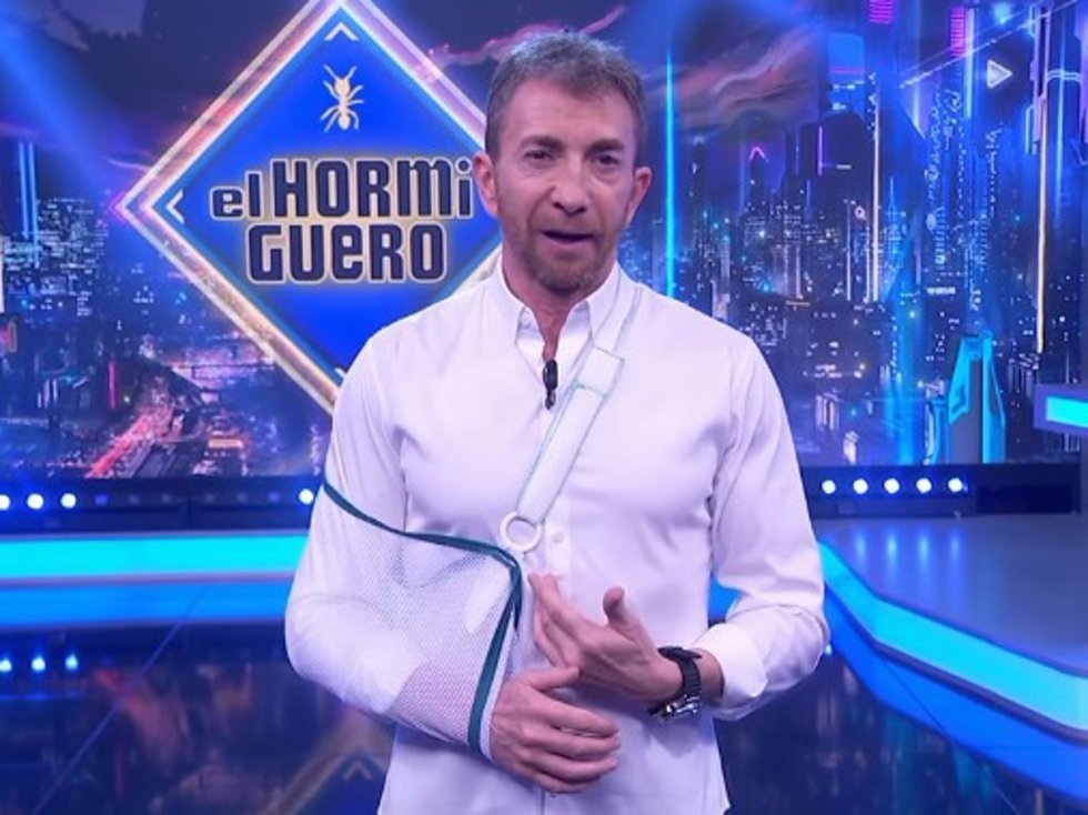 Pablo Motos ha reaparecido con el brazo en cabestrillo