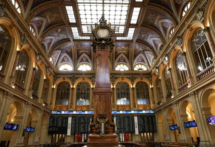 Archivo - Vista interior del Palacio de la Bolsa en Madrid (España). 
