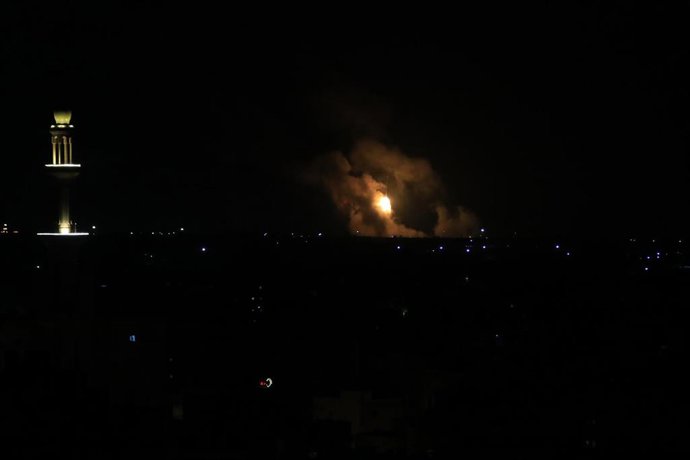 Bombardeo de Israel contra la ciudad de Jan Yunis, en el sur de la Franja de Gaza