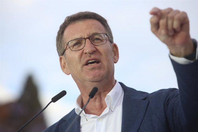 El presidente del PP, Alberto Núñez Feijóo, interviene en un acto público junto al alcalde de Málaga y candidato del PP a la reelección, Francisco de la Torre a 05 de mayo del 2023 en Málaga (Andalucía. España)