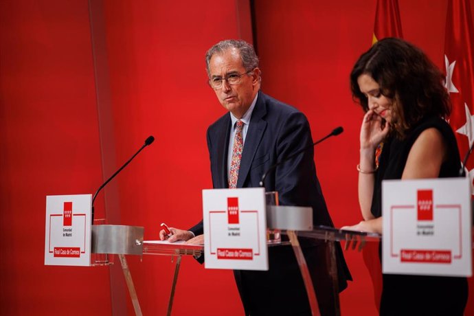 Archivo - El vicepresidente y consejero de Educación y Universidades, Enrique Ossorio, interviene durante una rueda de prensa después de la reunión del Consejo de Gobierno, en la Real Casa de Correos.