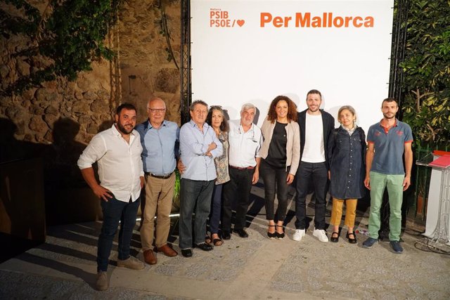 Presentación de la candidatura de Xisco Martí a la alcaldía de Fornalutx, acompañado de la secretaria general de la Federación Socialista de Mallorca, Catalina Cladera.