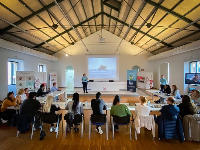 Archivo - Jornada de selección de personal para la empresa TUI