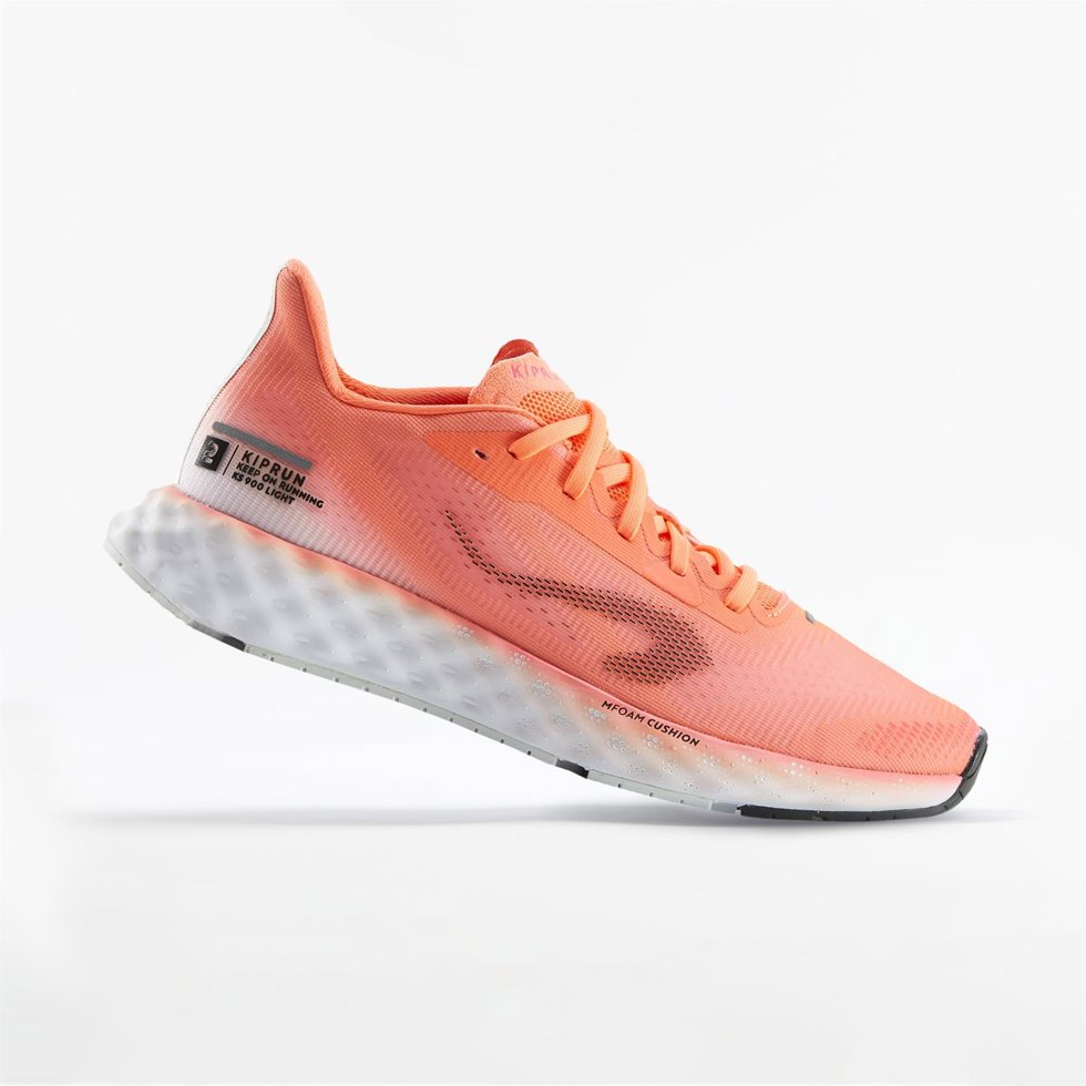 Kiprun KS900 Light, las zapatillas que equilibran amortiguación y ligereza para el corredor de larga distancia.