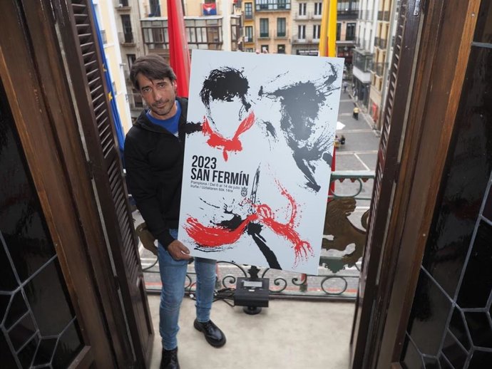 Raúl López autor del cartel de San Fermín 2023.