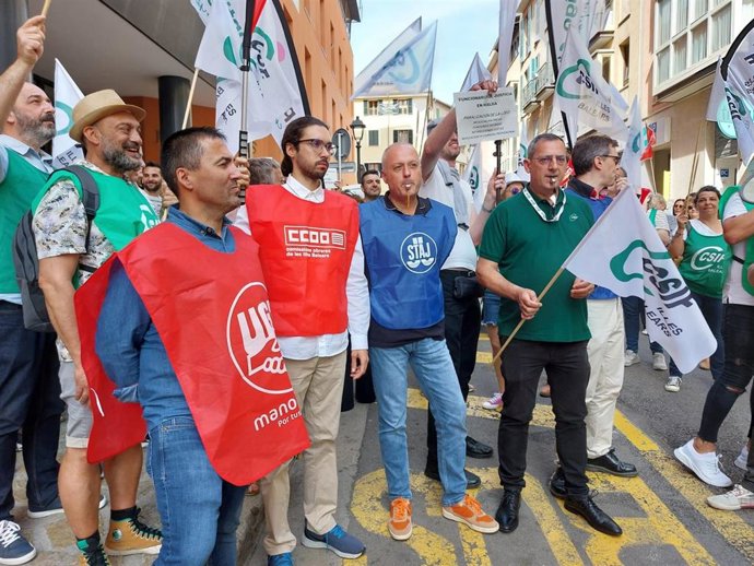 Funcionarios de Justicia en Baleares reivindican en Palma una subida salarial de entre 300 y 400 euros al mes