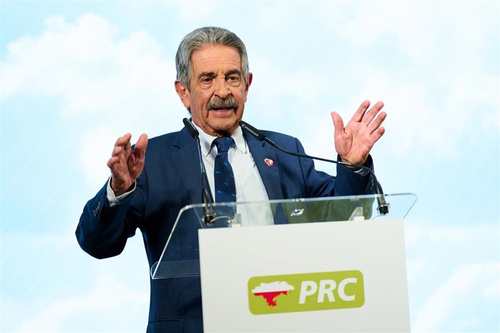 Archivo - El secretario general del PRC y presidente de Cantabria, Miguel Ángel Revilla, en un acto del PRC.