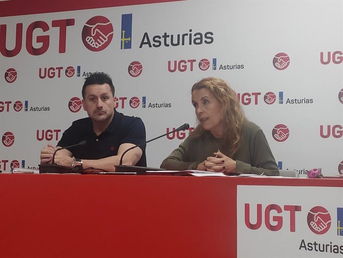 Javier Fernández Lanero y Mar Celemín, en una rueda de prensa