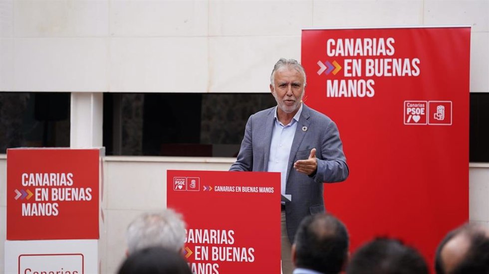 El secretario general del PSOE Canarias, Ángel Víctor Torres