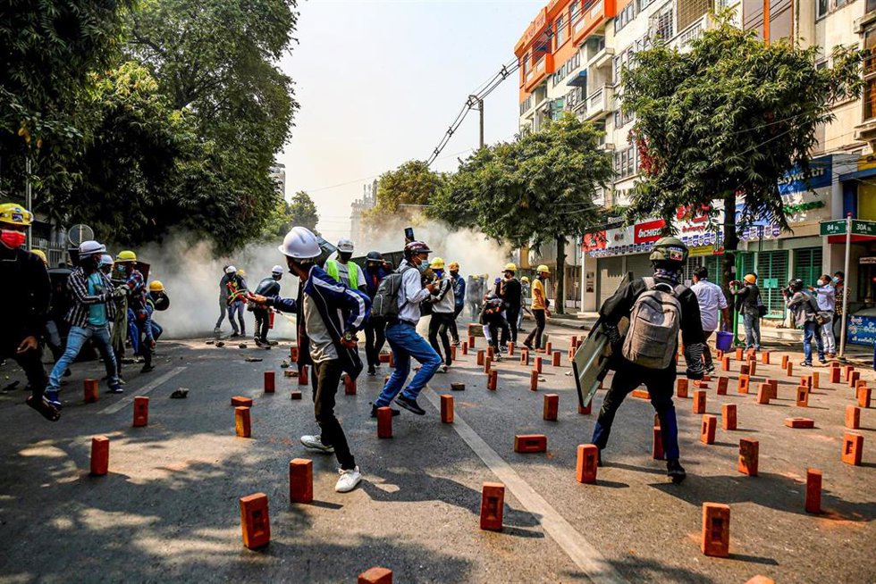 Archivo - Protesta contra la junta militar de Birmania en Mandalay