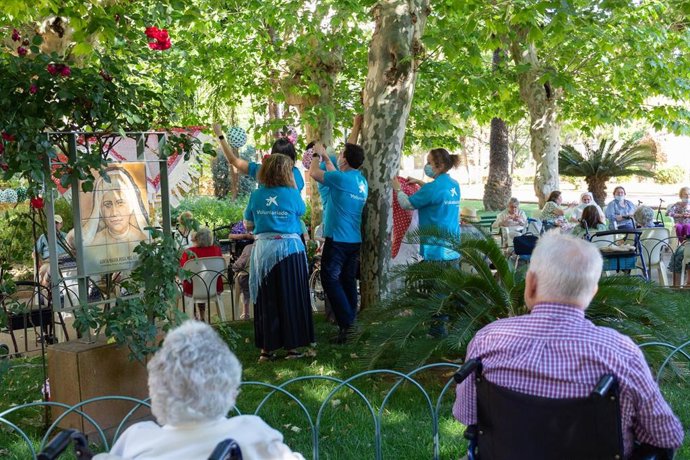 CaixaBank prevé movilizar 2.000 voluntarios durante el 'Mes Social'.