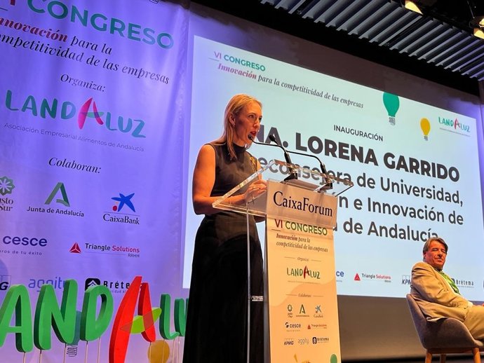 La viceconsejera de Universidad, Investigación e Innovación, Lorena Garrido, durante la inauguración del VI Congreso Agroalimentario de Andalucía, organizado por la Asociación Empresarial Alimentos de Andalucía (Landaluz).