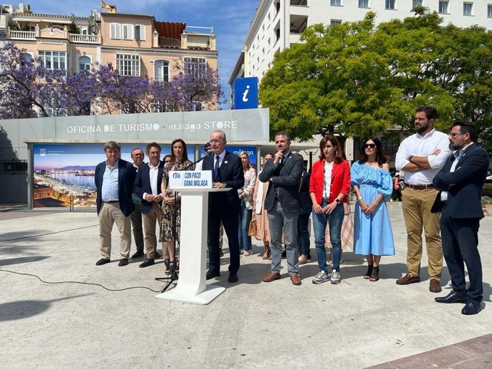 El alcalde de Málaga y candidato del PP a la reelección, Francisco de la Torre, en rueda de prensa