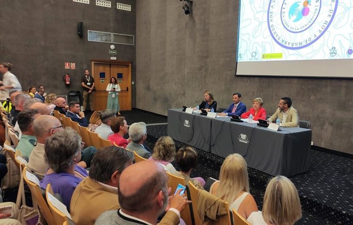 La Línea da voz a "las mujeres de ayer, hoy y mañana" en la Jornada Co-Redes