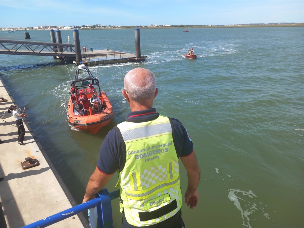 A junta participa com cerca de trinta militares no exercício naval no rio Guadiana, em Ayamonte (Huelva)