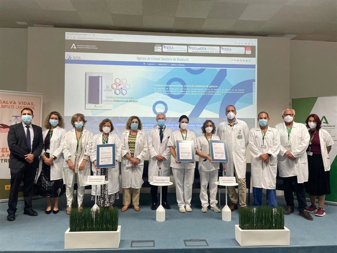 Tres unidades del Hospital Universitario Virgen de la Victoria reciben la certificación para la calidad de sus servicios