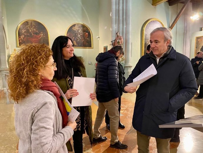 Archivo - El presidente del PP-Aragón, Jorge Azcón, acompaña a la candidata a la Alcaldía de Huesca, Lorena Orduna.