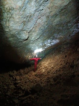 Descubren en Rincón de la Victoria una nueva cavidad en el complejo calizo de El Cantal