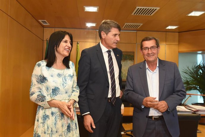 Inmaculada López Calahorro, Pedro Fernández y José Entrena, en la Diputación de Granada