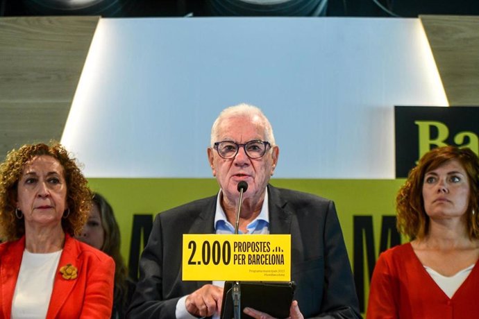 El candidato de ERC a la Alcaldía de Barcelona, Ernest Maragall, en rueda de prensa junto a su número 2, Elisenda Alamany, y su número 3, Ester Capella.