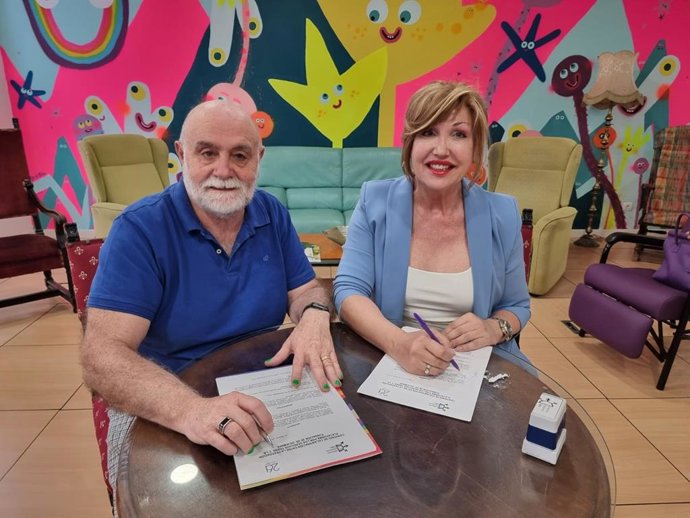 Firma convenio Plataforma Trans y Fundación 26 de diciembre