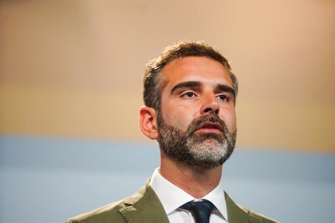El consejero de Sostenibilidad, Medio Ambiente y Economía Azul y portavoz del Gobierno, Ramón Fernández Pacheco, en la rueda de prensa posterior al Consejo de Gobierno andaluz en el Palacio de San Telmo, a 09 de mayo de 2023 en Sevilla (Andalucía, Españ