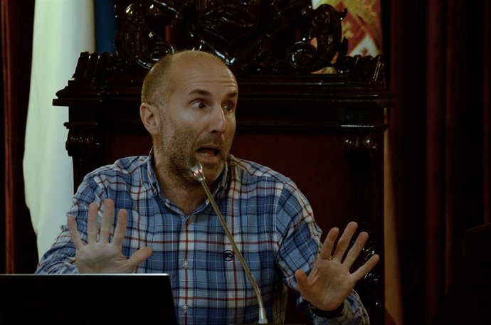 Archivo - El alcalde de Ourense, Gonzalo Pérez Jácome, interviene durante un pleno.
