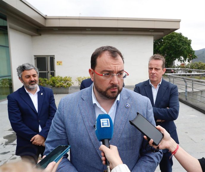 El presidente del Principado de Asturias, Adrián Barbón, en la clausura de la jornada de la Red Asturiana de Desarrollo Rural (Reader) Un marco para el mejor Leader de Europa, en Soto del Barco
