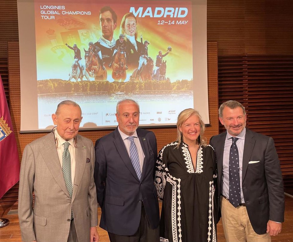El gerente del Club de Campo Villa de Madrid, Juan Carlos Vera; el presidente de Oxer, Javier Arrieta, la coordinadora general de Alcaldía,  Matilde García Duarte, y el presidente de RFHE, Javier Revuelta, en presentación CSI Longines Global Champions.