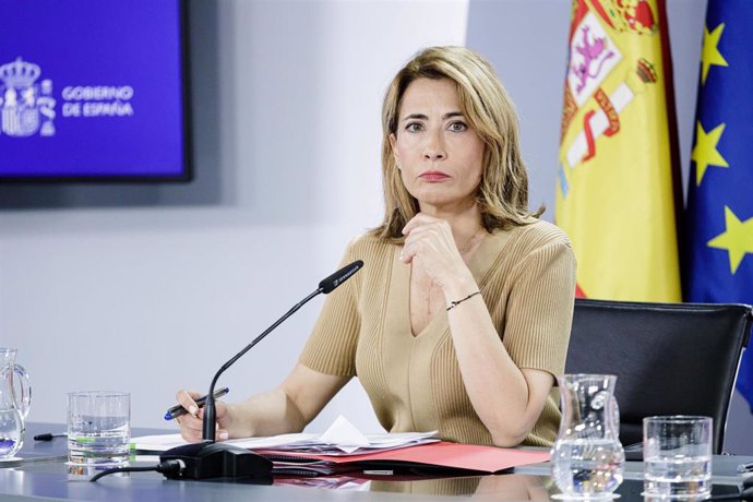 La ministra de Transportes, Movilidad y Agenda Urbana, Raquel Sánchez, durante una rueda de prensa posterior al Consejo de Ministros, a 9 de mayo de 2023, en Madrid (España). 