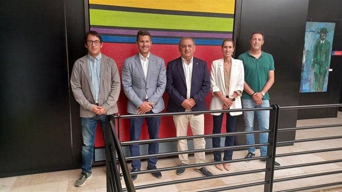 El Govern dará 2.000 euros de ayuda para licencias temporales de taxi.