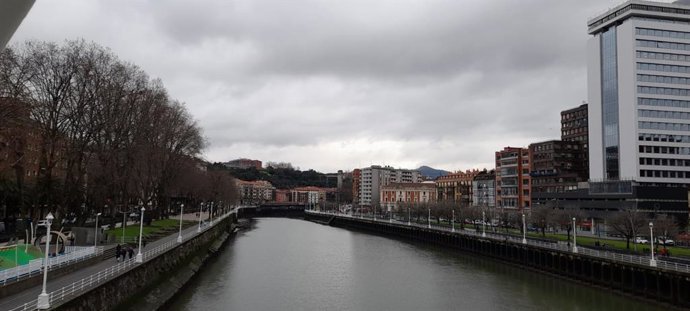 Nubes en Bilbao (archivo)