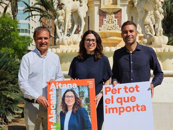 La cabeza de lista de Compromís a Les Corts por Alicante, Aitana Mas,  y los candidatos de la coalición Gerard Fullana y Natxo Bellido.