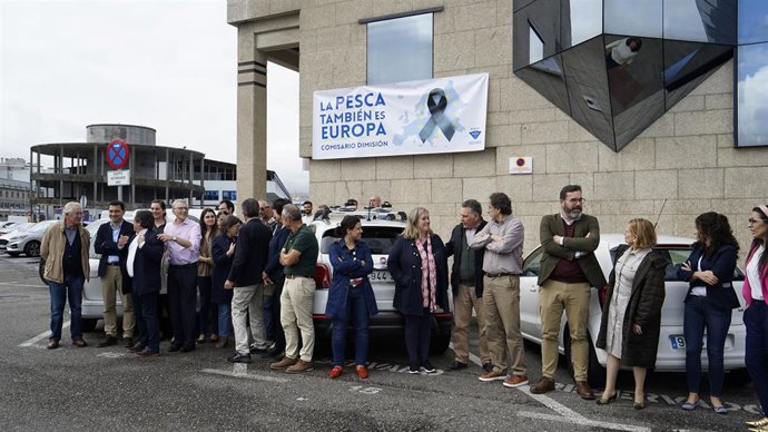 Membros da Cooperativa de Armadores de Pesca do Porto de Vigo (ARVI) protestan contra as políticas da Comisión Europea.