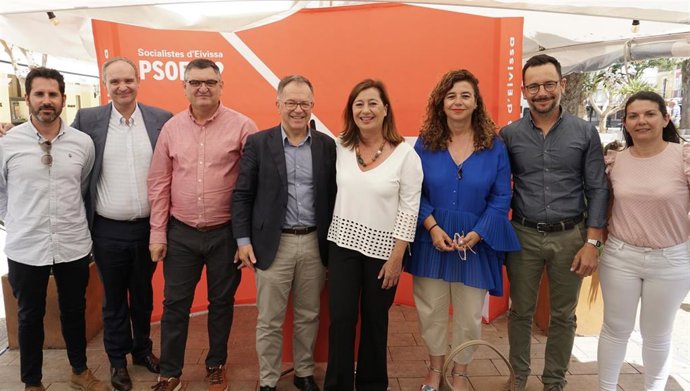 La secretaria general del PSIB-PSOE, presidenta del Govern y candidata a la reelección, Francina Armengol, en un acto del partido en Ibiza.