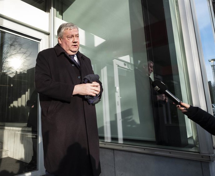 Archivo - December 13, 2022, Brussels, Brussels, Belgium: MEP Marc Tarabella outside the headquarters of the Socialist Party, responding to journalists following accusations of corruption in the European Parliament by Qatar and Morocco.