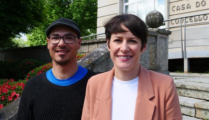La portavoz nacional del BNG, Ana Pontón, junto al candidato del BNG de Teo, Eloi Devesa, este martes.