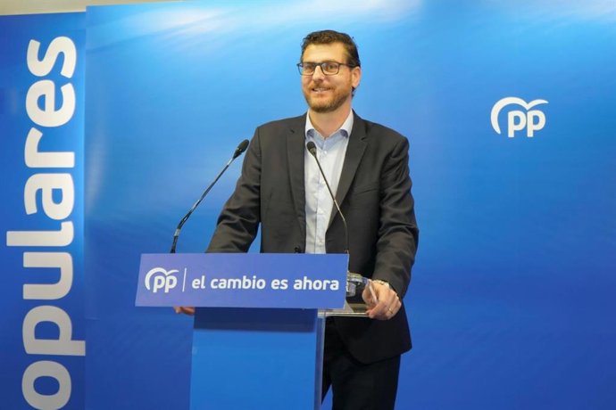 El portavoz de campaña del PP balear, Sebasti Sagreras, en rueda de prensa.