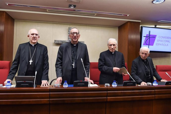 El cardenal arzobispo de Madrid, Carlos Osoro; el presidente de la Conferencia Episcopal Española, Juan José Omella Juan José Omella; el cardenal Antonio María Rouco Varela, y el cardenal Antonio Cañizares.