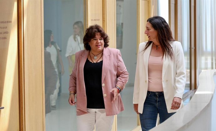 Loles López destaca la labor de la asociación 'Tu Ayuda y mi Trabajo' de Huévar del Aljarafe