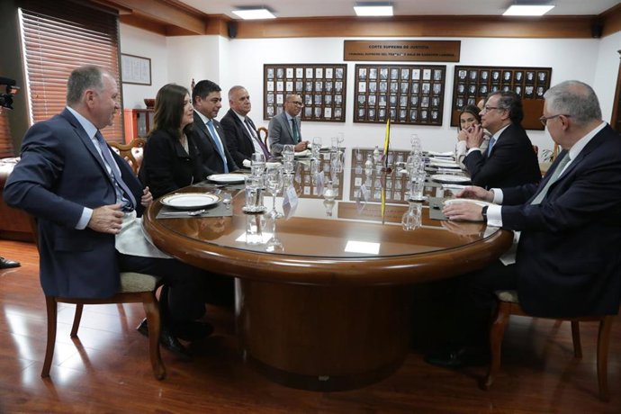 Reunión entre el Tribunal Supremo de Colombia y el presidente colombiano, Gustavo Petro