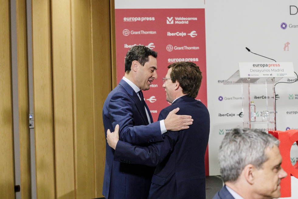 Almeida y Juanma Moreno en los Desayunos de Europa Press Madrid