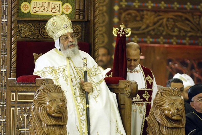 Archivo - FILED - 06 January 2019, Egypt, Cairo: Pope Tawadros II of Alexandria and Patriarch of the See of St. Mark, attends the Coptic Orthodox Christmas Eve Mass at the Cathedral of the Nativity of Christ in the new administrative capital. Worshippin