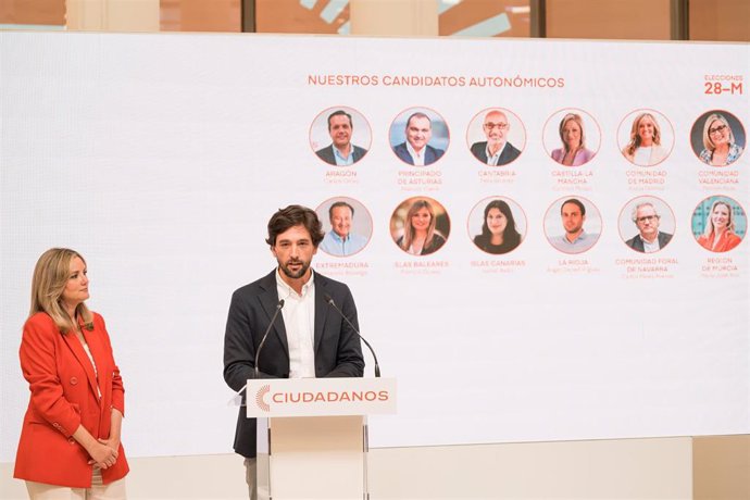 La portavoz de Ciudadanos, Patricia Guasp y el secretario general del partido, Adrián Vázquez, en una rueda de prensa 